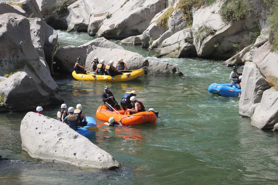 Arequipa: Rio Chili Rafting Tour with Snack - The safety talk and the first Class II rapids