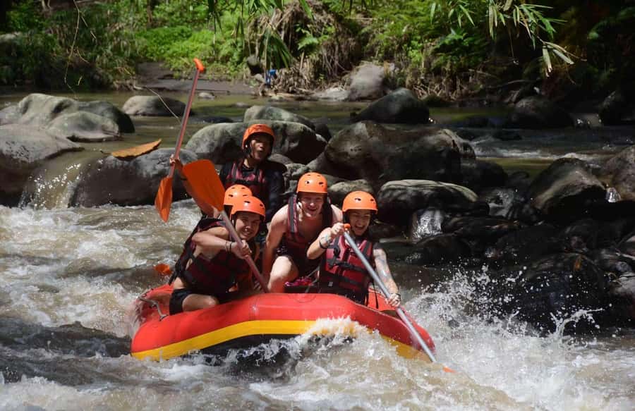 Bali: Ayung River White Water Rafting with Buffet Lunch - Hot showers, changing facilities, and the useful extras