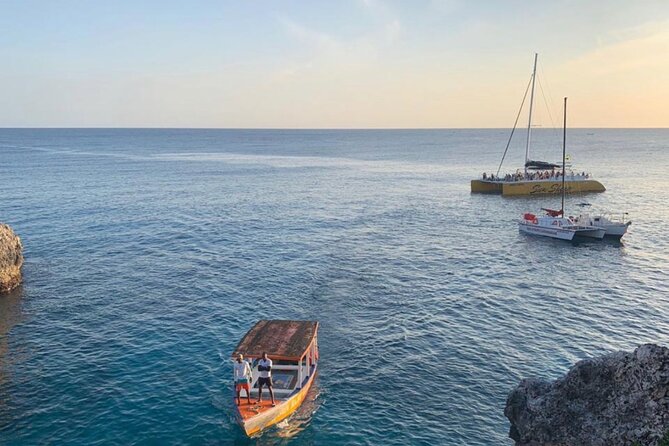 Bamboo Rafting, Catamaran Party Cruise and Ricks Cafe - The guide can shape the whole day
