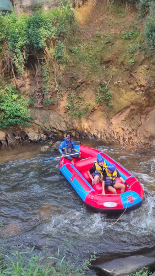 Bandung : Pangalengan River Rafting Adventure with Lunch - Changing rooms, showers, and what to pack