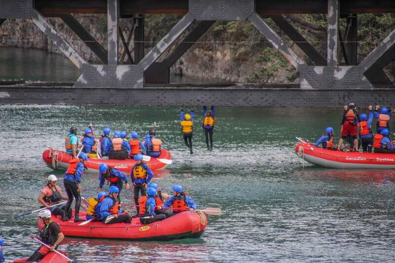 Banff: Kananaskis River Whitewater Rafting Tour - The ride back, hot chocolate, and photos
