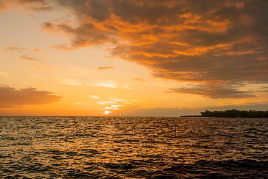 Big Island: Kona Super Raft Sunset Cruise - Why the Kona Coast makes a good sunset setting