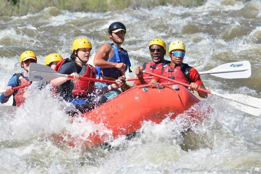 Cañon City: Bighorn Rafting With Lunch, Wetsuit and Photos - The guide makes the river feel manageable