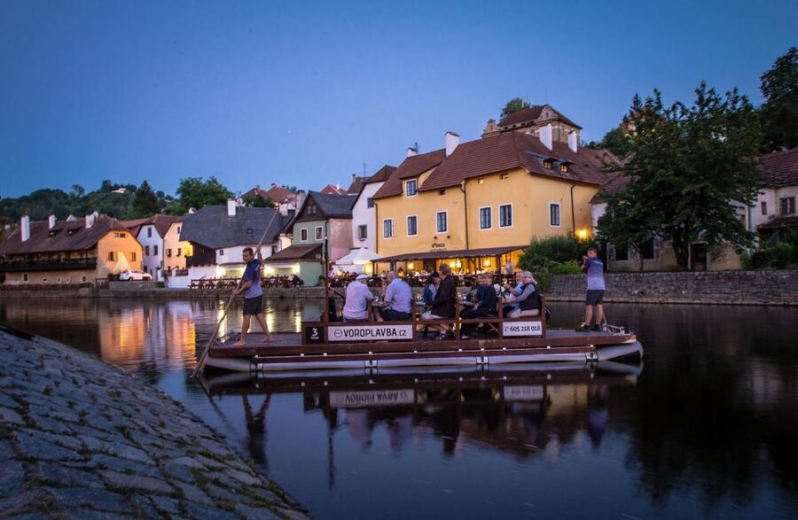 Český Krumlov: Advent Wooden Raft River Cruise - What you see from the wooden raft