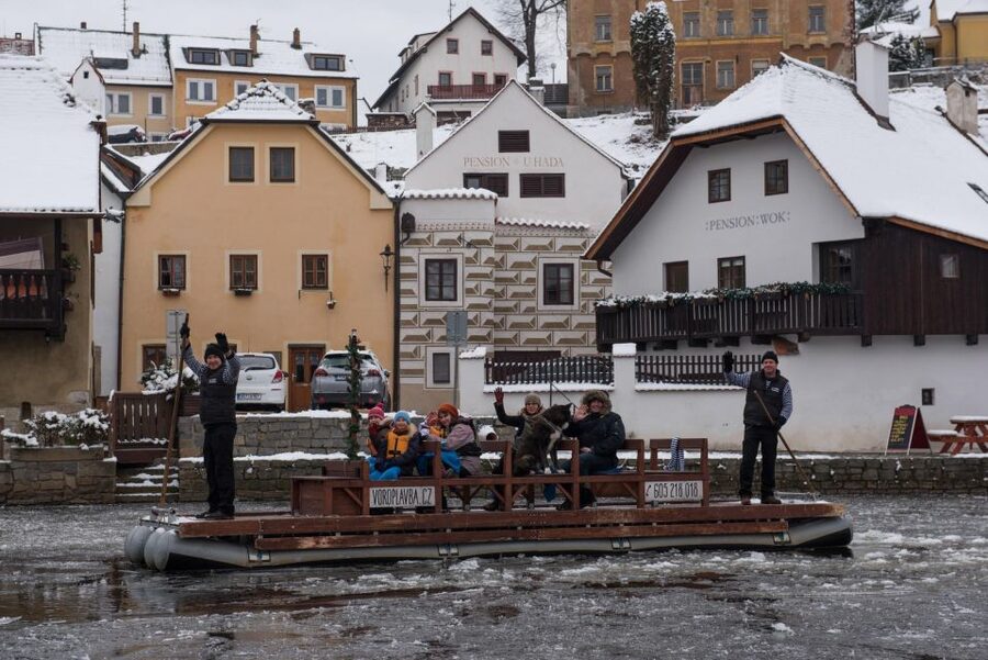 Český Krumlov: Advent Wooden Raft River Cruise - Who will enjoy this cruise most?