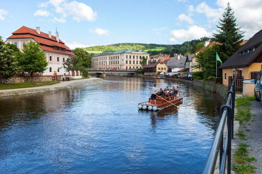 Český Krumlov: Wooden Raft River Cruise - Key points at a glance