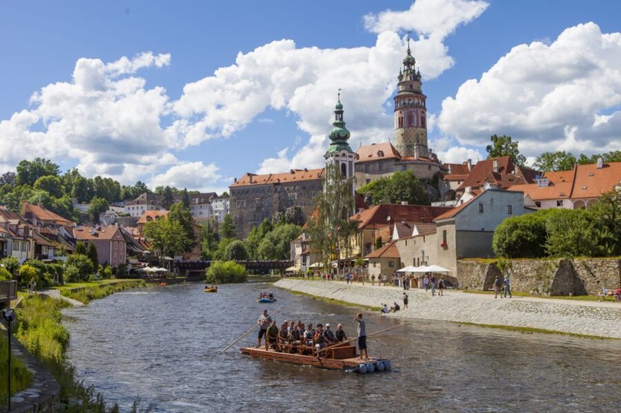 Český Krumlov: Wooden Raft River Cruise - From the synagogue to the Church of St. Vitus
