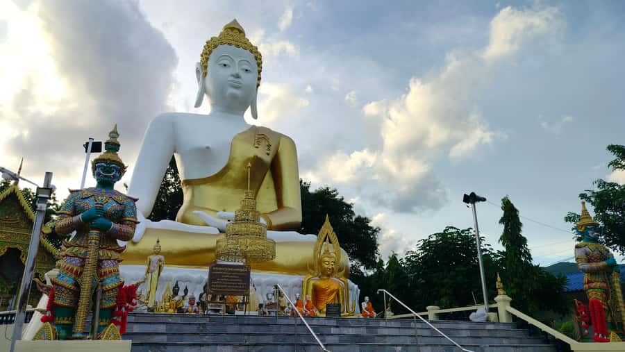 Chiang Mai: Bamboo Rafting and Wat Phra That Doi Kham - The 2.5-hour bamboo raft ride on the Mae Wang River