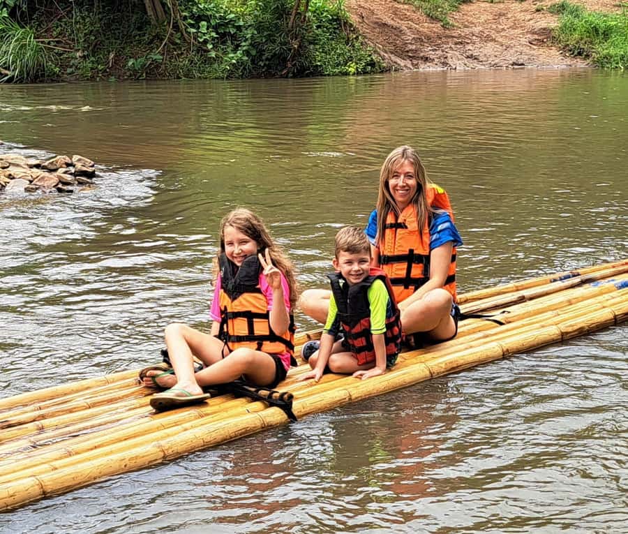 Chiang Mai: Bamboo Rafting and Wat Phra That Doi Kham - What the small group changes