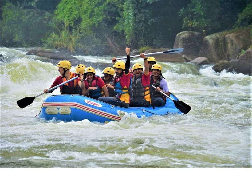 Colombo/ Negombo: Kithulgala White Water Rafting Adventure - Getting ready beside the river