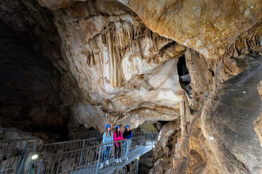 Cueva del Puerto and Rafting in Almadenes with 3 caves - Rafting through Almadenes Canyon