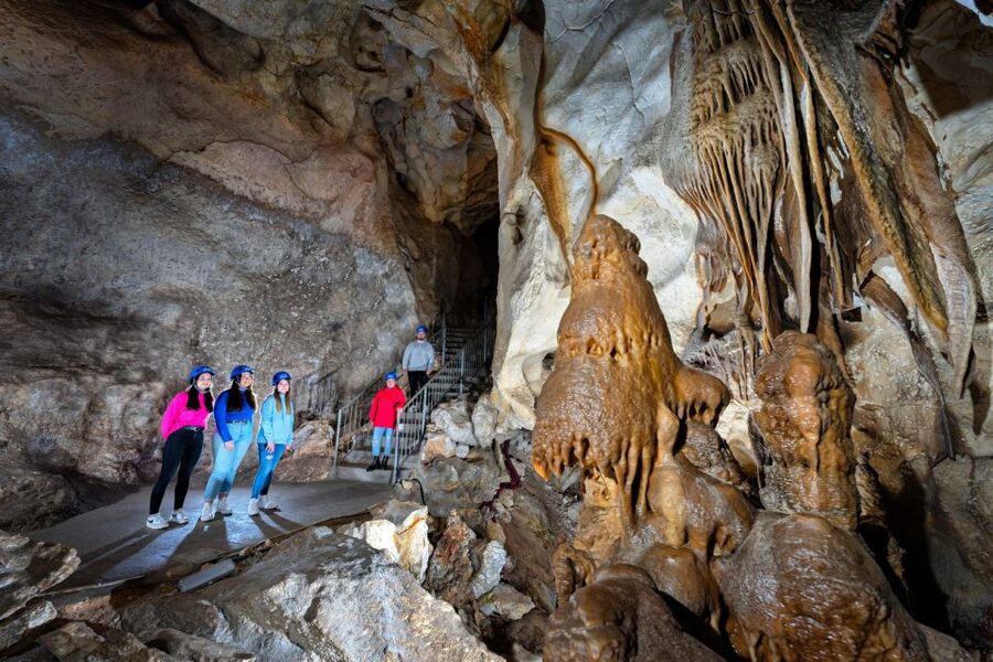 Cueva del Puerto and Rafting in Almadenes with 3 caves - The Abrigos del Pozo rock shelters