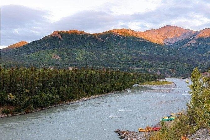 Denali Rafting Canyon Wave - Choosing paddle rafting or the oar boat