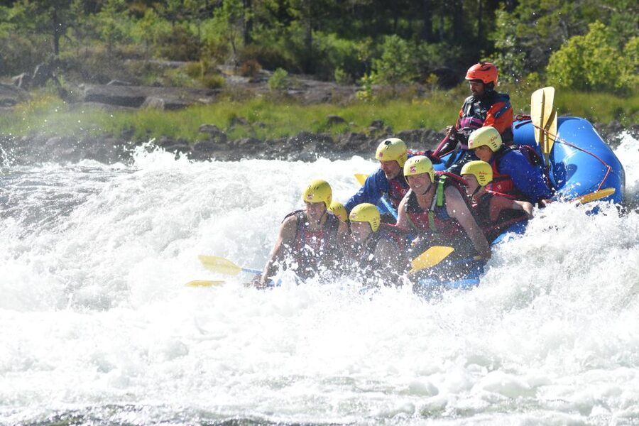 Evje: White Water Rafting Trip on Norway's Warmest Rivers - The bus ride to Byglandsfjord dam