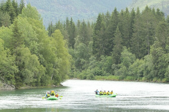 Family Rafting Grade 2 - The guides make the difference