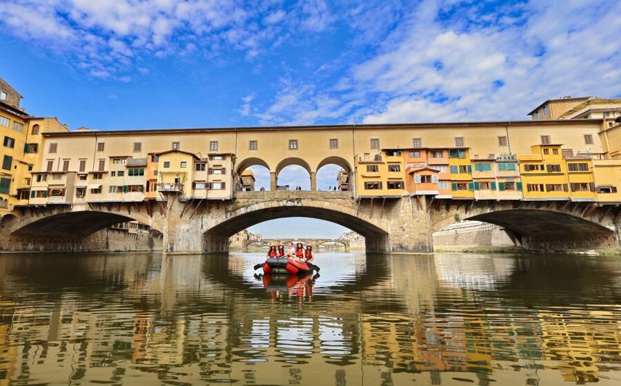 Florence: Pontevecchio Bridge and City Sights Rafting Cruise - Safety briefing and the first splash