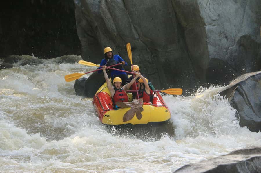 From Medellín: Paragliding and Rafting Combo Tour - What the private format really adds