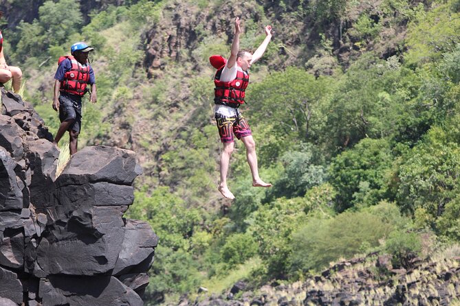 Full Day: Zambezi Whitewater Rafting 1-25 - Lunch, drinks, and the useful post-rafting pause