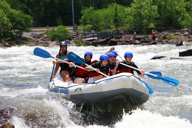Full Ocoee River Rafting Adventure With Catered Shore Lunch - What the $110 price includes
