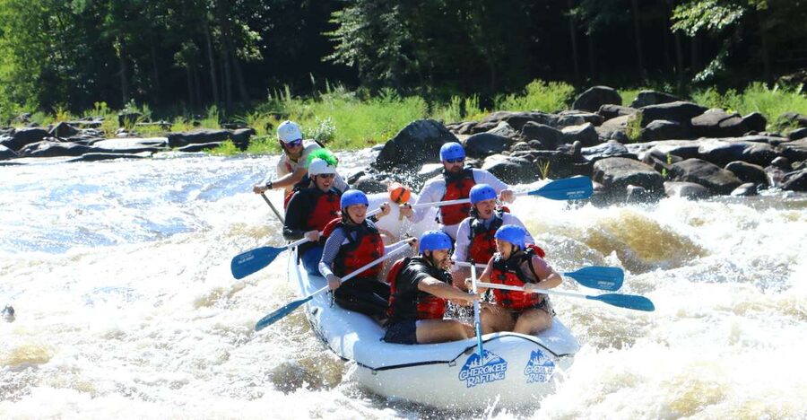 Full River Ocoee Whitewater Rafting Trip with Shore Lunch - Who should book this experience