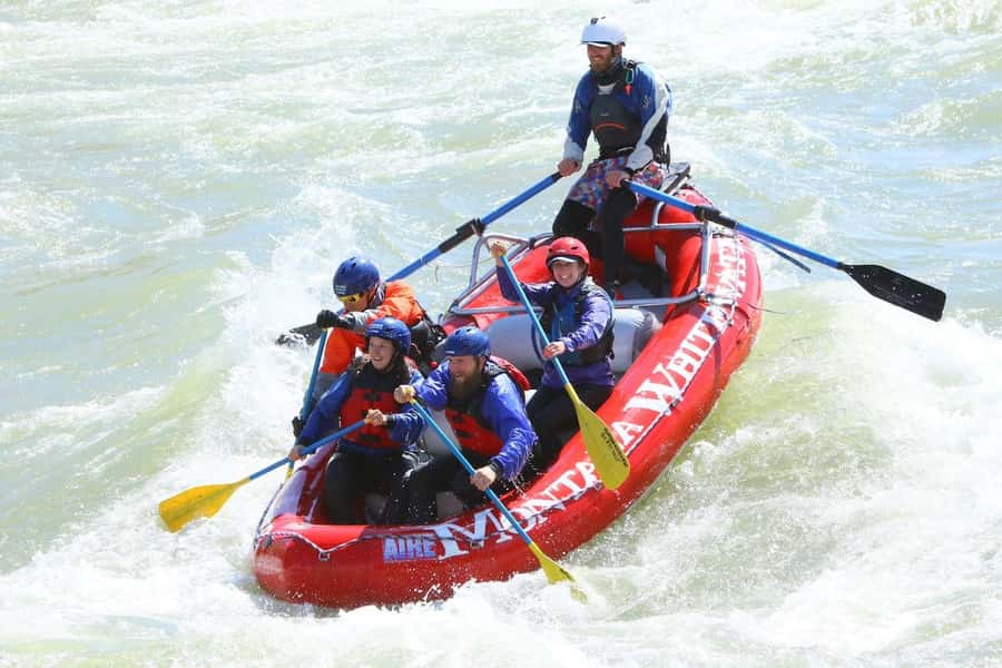 Gardiner: Full Day Raft Trip on the Yellowstone River+Lunch - Meeting in Gardiner and Getting Ready