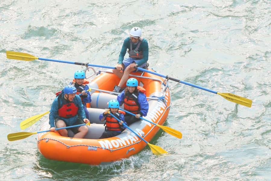 Gardiner: Full Day Raft Trip on the Yellowstone River+Lunch - The Return Shuttle and Dry Clothes