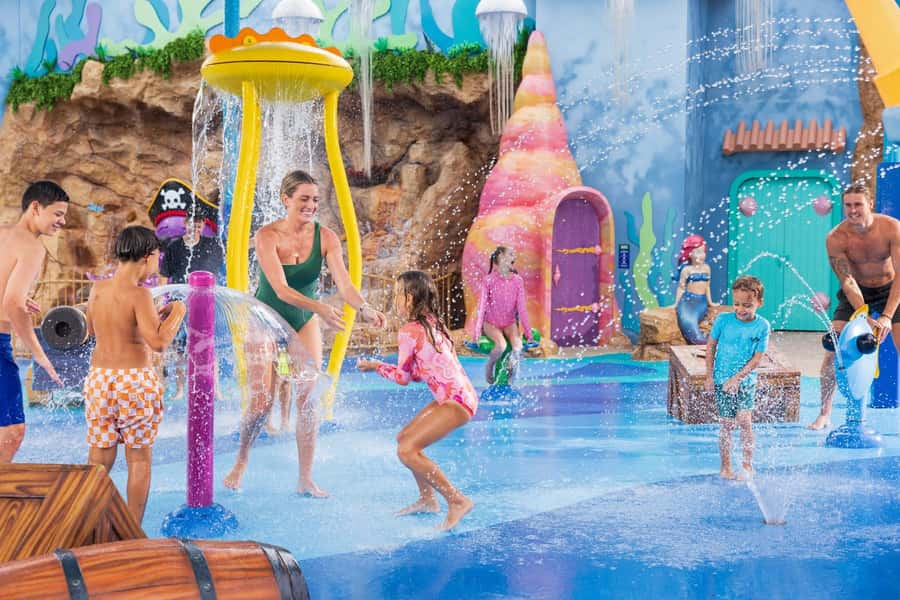 Gold Coast: 1-Day Ticket: WhiteWater World - Wiggle Bay for younger children