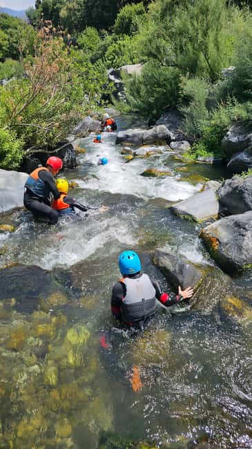 Gole Alcantara: Body Rafting, Scivoli e Tuffi nel Fiume - Getting suited up for a cold-water start