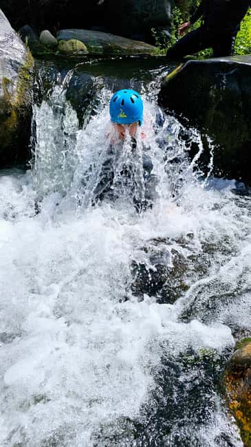 Gole Alcantara: Body Rafting, Scivoli e Tuffi nel Fiume - The first 5 to 6 meter jump, or the natural slide