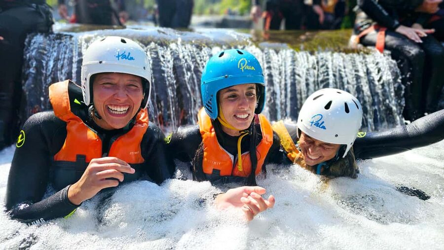 Gole Alcantara: Body Rafting, Scivoli e Tuffi nel Fiume - The guide, group mood, and photo memories