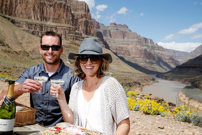 Grand Celebration Helicopter Tour with Black Canyon Rafting - The flight over Hoover Dam and Lake Mead