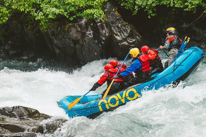 Hope, Alaska: Six Mile Creek 2 Canyon Whitewater Rafting - Getting ready at Silvertip Station