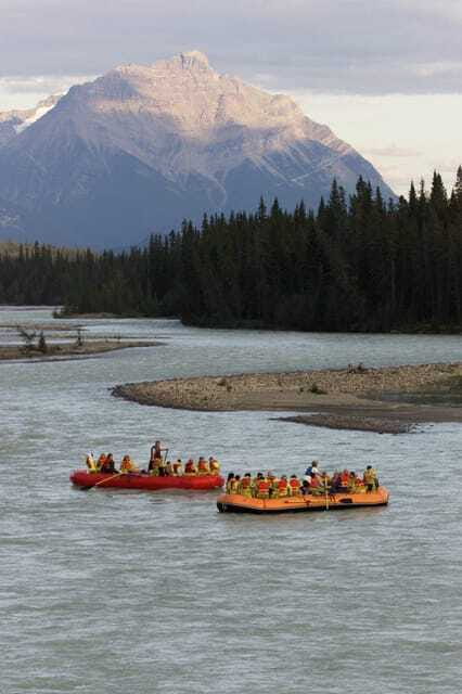 Jasper: Jasper National Park Easy 2-Hour Rafting Trip - Boarding the 25-foot oar-powered raft