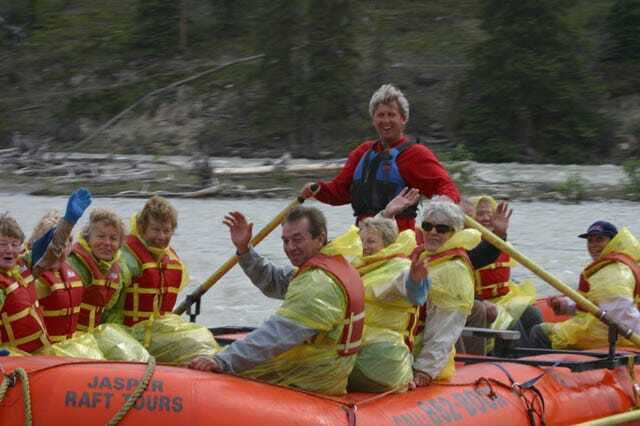 Jasper: Jasper National Park Easy 2-Hour Rafting Trip - Prepare to get splashed