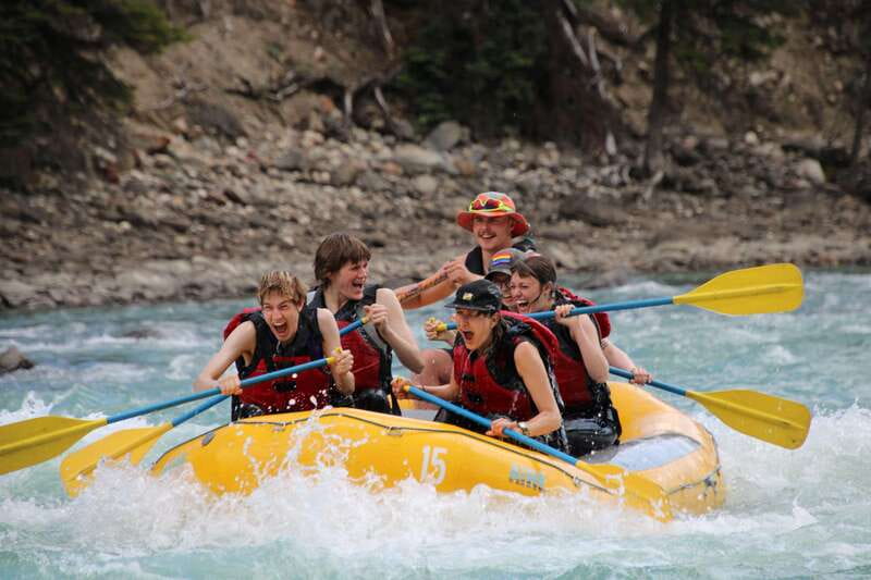 Jasper National Park: 2-Hour Whitewater Rafting - Mountain views and local stories between the splashes