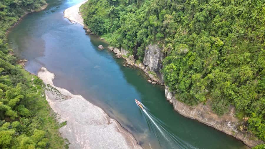 Jewel Of Fiji: Boat, Raft & Waterfall Culture Tour w/Lunch - Following the Navua River by longboat