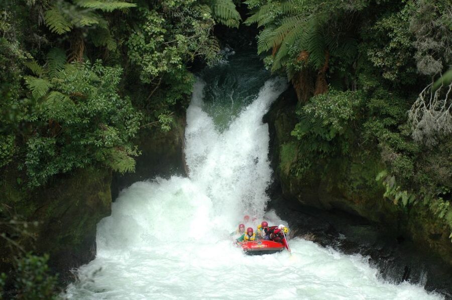 Kaituna River Rafting Grade 5 - The first rapids: learning the rhythm