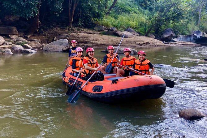 Khampan Rafting: White Water Rafting Guided Adventure in Chiang Mai - Lunch and the Phachee waterfall stop