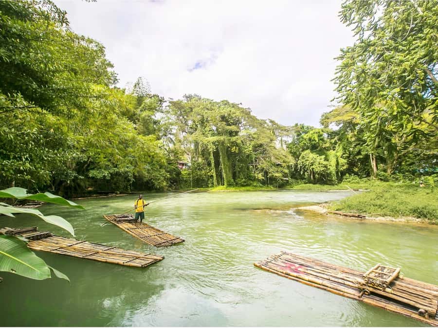 Khao Sok: Private Bamboo Rafting & Jungle Cooking Adventure - The cave temple and its bamboo coffee break