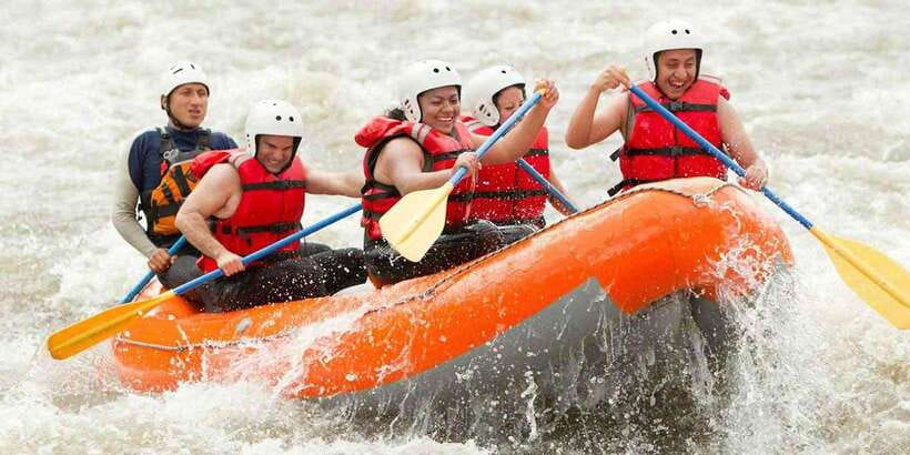 Kitulgala: Rafting, Canyoning, Waterfall Rappel with Lunch - Safety briefing before the Kelani River