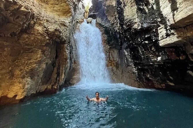 La Leona waterfall Cliffjumping White water Tubbing PrivateTour - Why the Private Format Matters
