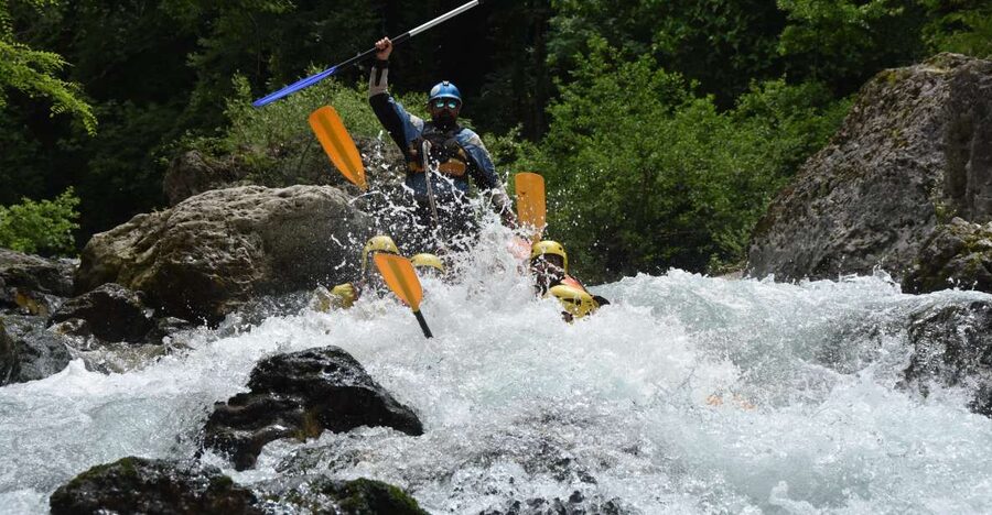 Lao River: 11 Km Classic Rafting medium descent - The 11-kilometer descent through Pollino National Park