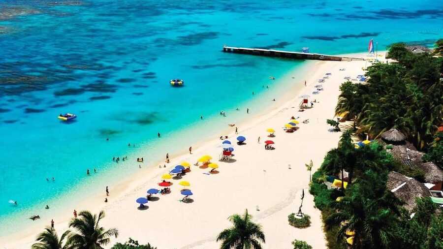 Marijuana Farm, Bamboo Rafting and Doctors Cave Beach Tour - A Jamaican day built around contrasts