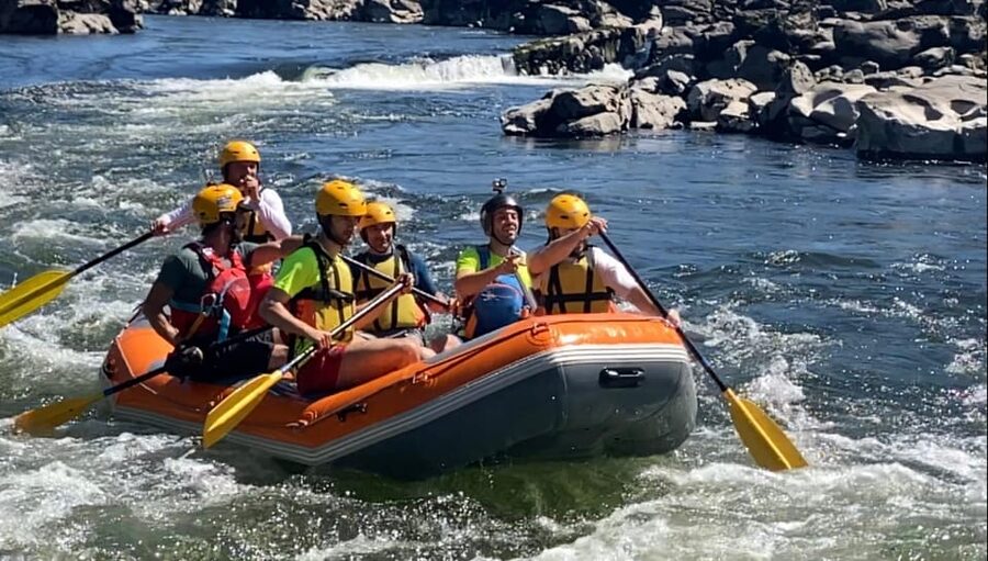 Melgaço: Rafting - The optional 5-meter rock jump