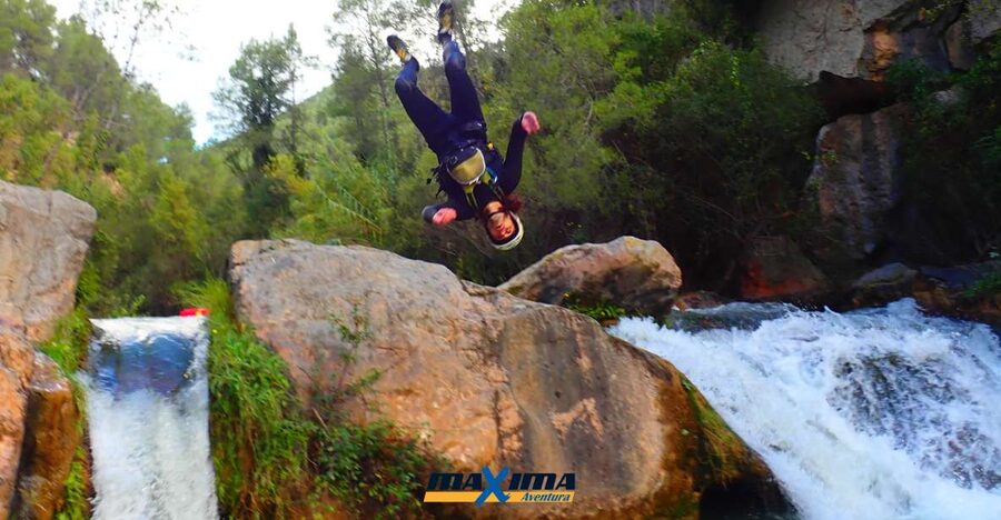 Montanejos: Guided Whitewater Rafting Adventure - Getting ready for the Mijares River