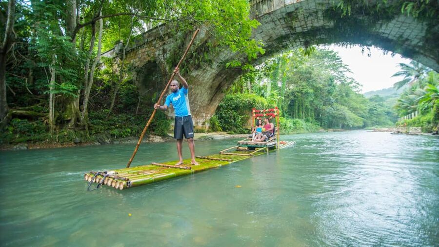 Montego Bay: Bamboo Raft Cruise on the Great River - Jamaica on the river: food, music, and floating shops