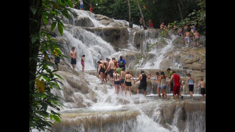 Montego Bay: River Rafting and Dunn's River Falls Day Trip - How the two stops work together