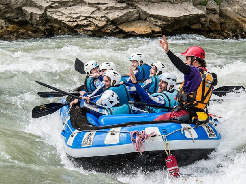 Murillo de gállego: Family Rafting in Huesca - The 10-minute transfer to the river