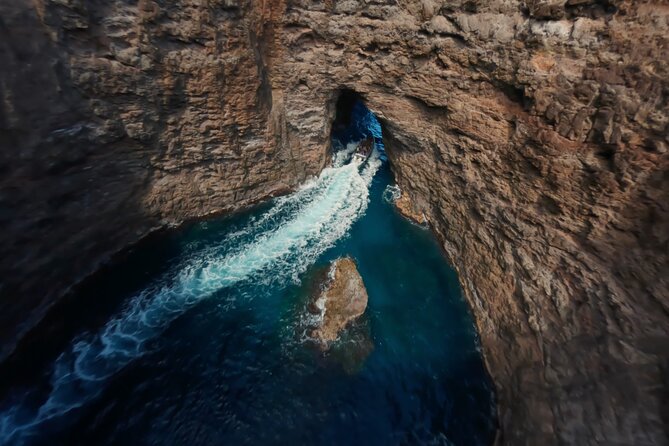 Nā Pali Coast Zodiac Raft Sea Caves Expedition on Kauai - Nā Pali Coast State Park from water level
