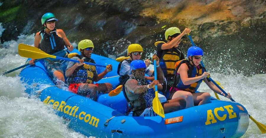 New River Gorge Whitewater Rafting - Lower New Half Day - Getting ready for the rapids